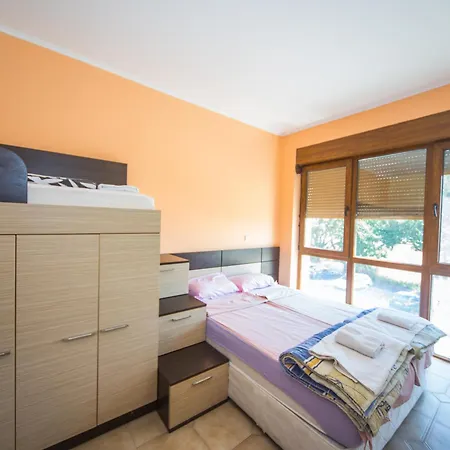 Lovely 2 Bedrooms Flat - 1st Line Лозенец