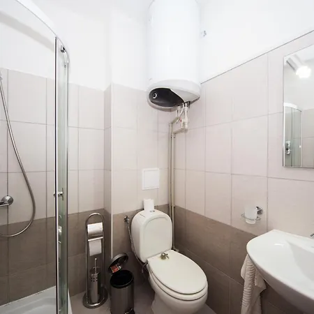Lovely 2 Bedrooms Flat - 1st Line Appartamento